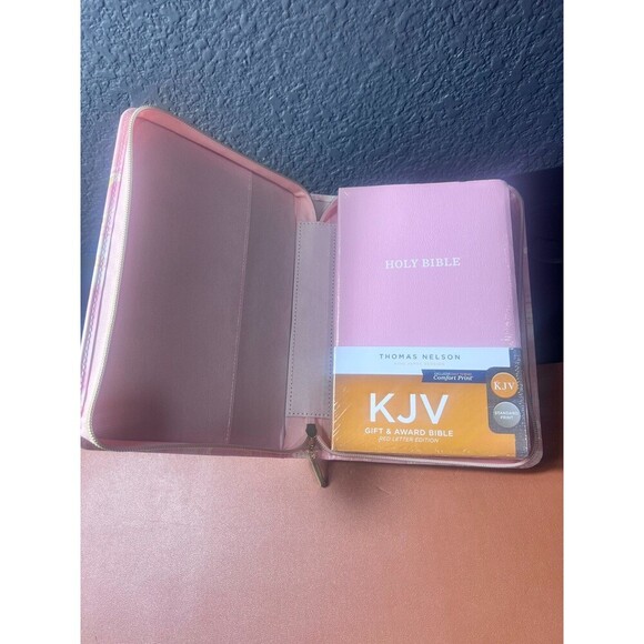 Trust And Wait for What is Still Unseen Romans 8:21 - bible & case - Picture 2 of 3